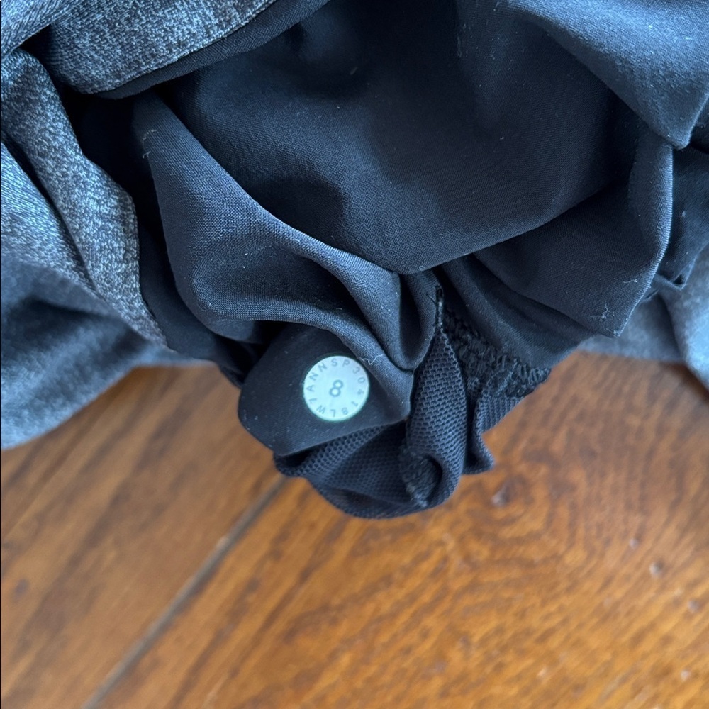 Lululemon On The Fly Short *2.5" Inseam Heathered Black Women’s Workout Size 8 - Picture 10 of 13